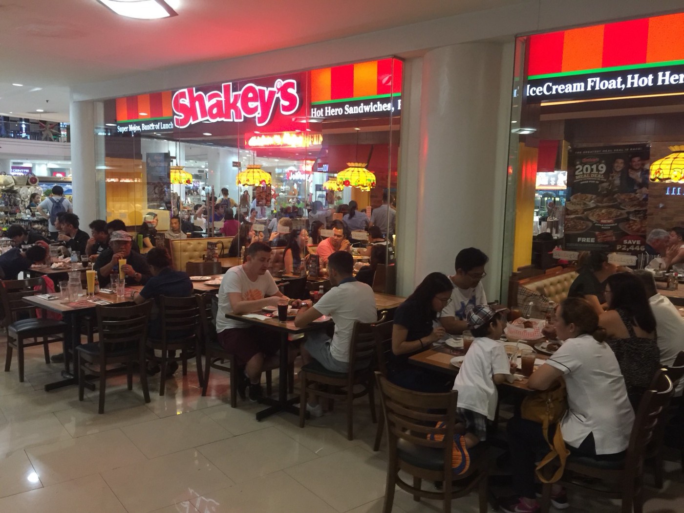 /blog/posts/2019/%E5%AE%BF%E9%9C%A7%E5%90%83%E4%BB%80%E9%BA%BC-shakeys-pizza-in-ayala-center-cebu/featured-image.jpeg
